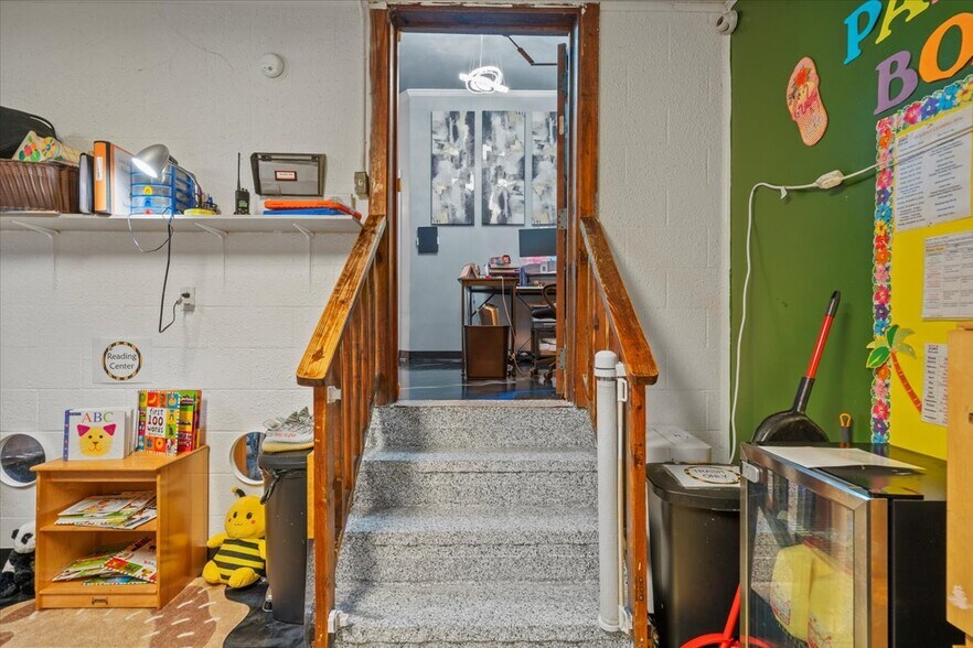 More Photos Of 1718 S Beltline Blvd, Columbia Daycare Center For Sale