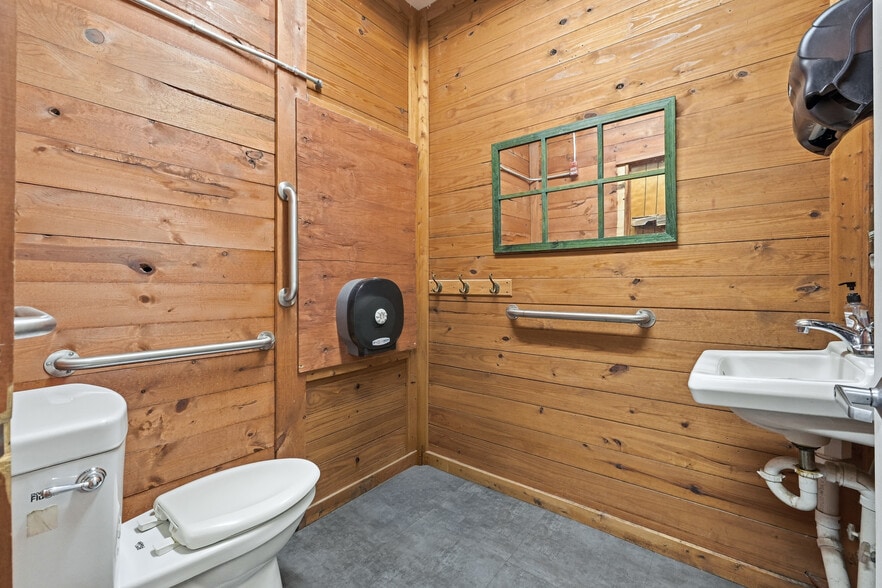 More Photos Of 100 S Old State Road 15, Leesburg Restaurant For Sale
