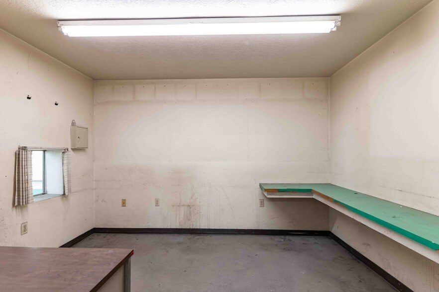 More Photos Of 7212 E Main St, Farmington Warehouse For Sale