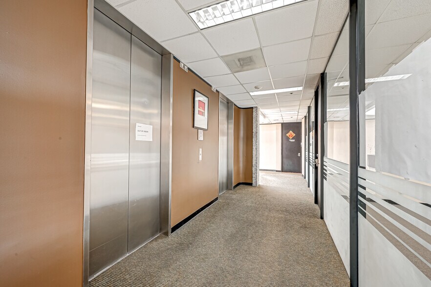 More Photos Of 6100 Corporate Dr, Houston Office For Sale