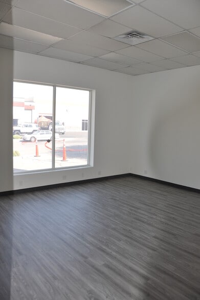 More Photos Of 5455 Desert Point Dr, Las Vegas Warehouse For Sale