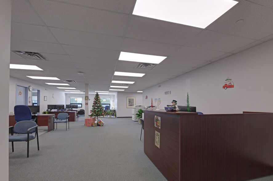 More Photos Of 1 Lisbon St, Clifton Distribution For Sale