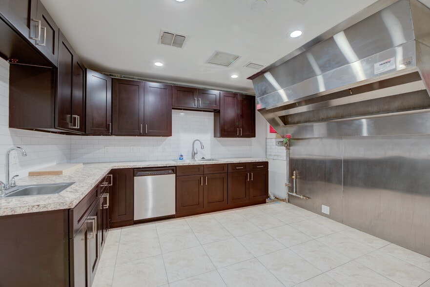 More Photos Of 359 10th St, West Palm Beach Storefront Retail Office For Sale