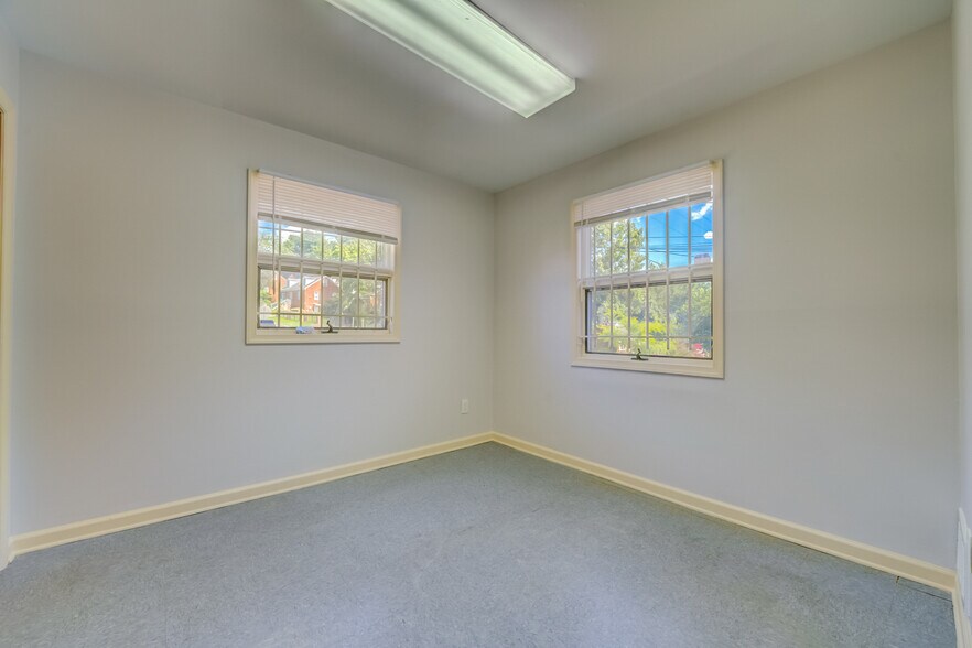 More Photos Of 4410 74th Ave, Hyattsville Medical For Lease