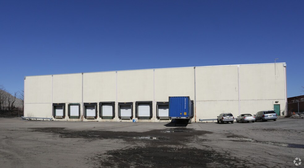 More Photos Of 860-862 Fairmount Ave, Elizabeth Warehouse For Lease