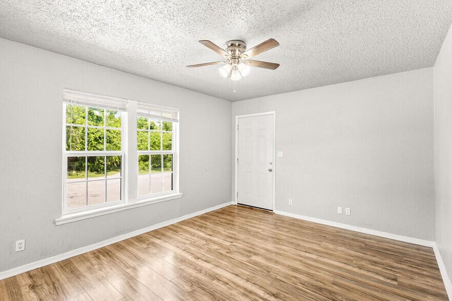 More Photos Of 2216 Marilyn St, Weatherford Apartments For Sale