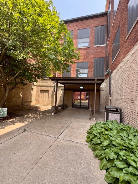 More Photos Of 208 S Johnson St, Macomb Schools For Sale