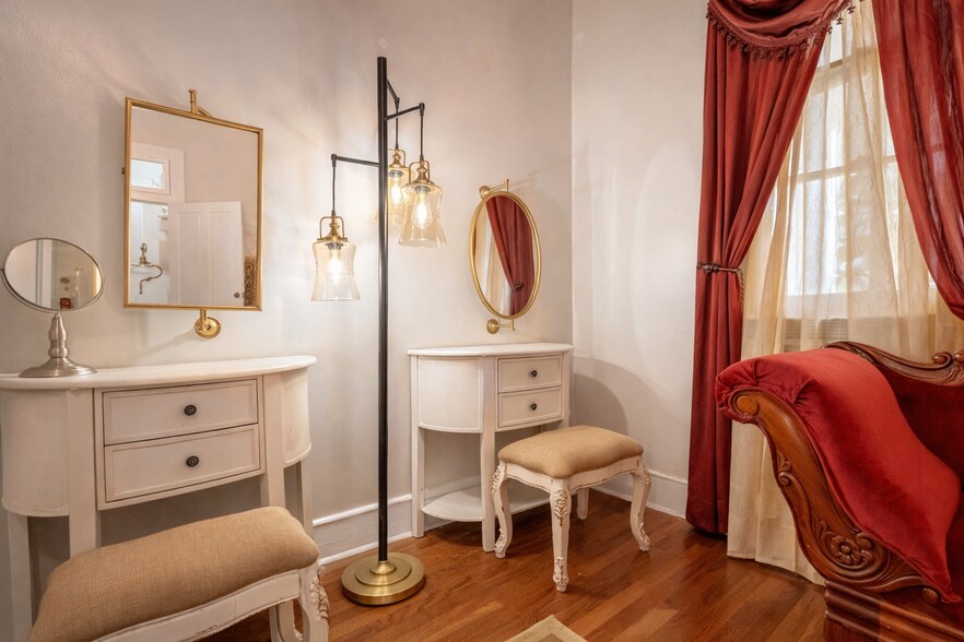 More Photos Of 5800 England Dr, Alexandria Specialty For Sale