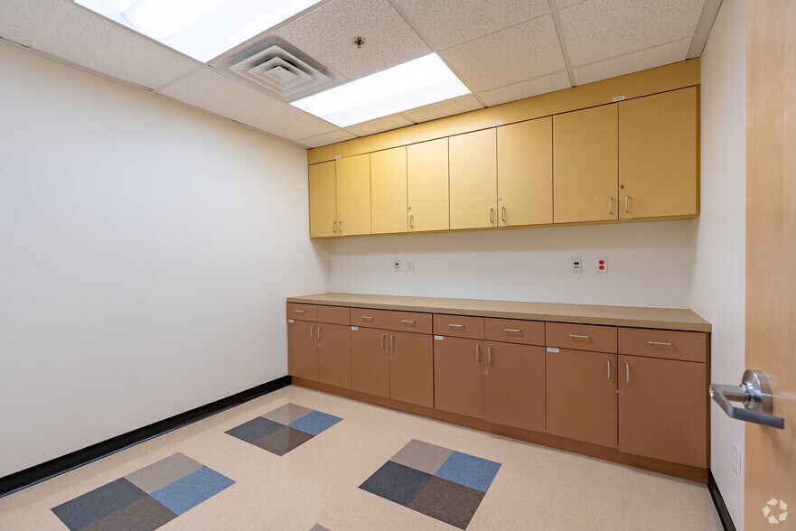 More Photos Of 421 S Glendora Ave, West Covina Medical For Lease