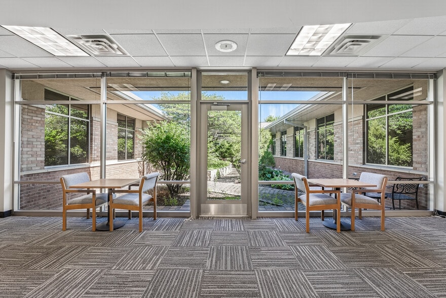 More Photos Of 5505 Cottonwood Ln, Prior Lake Office For Lease