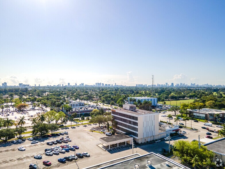 More Photos Of 3325 Hollywood Blvd, Hollywood Loft Creative Space For Lease