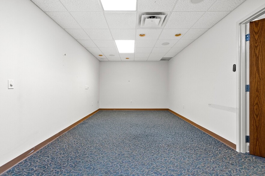 More Photos Of 3420 Dewey St, Manitowoc Freestanding For Lease