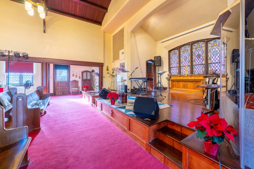 More Photos Of 927 Broadway, Fountain Hill Religious Facility For Sale