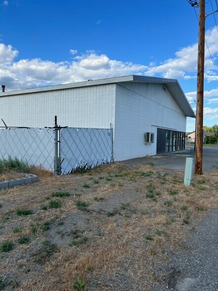 More Photos Of 2676 Van Giesen St, Richland Industrial For Sale