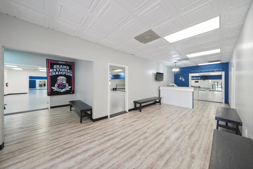 More Photos Of 25020 Oakhurst Dr, Spring Warehouse For Sale