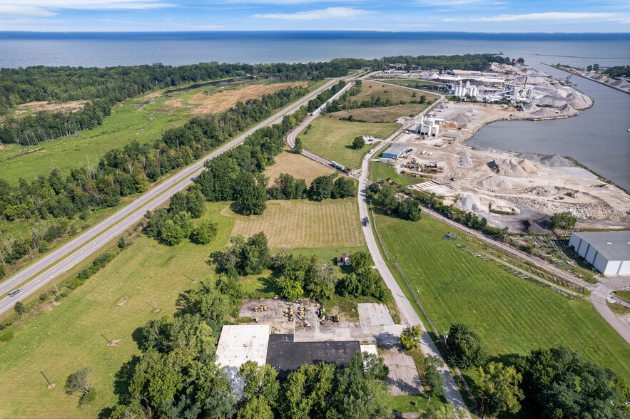More Photos Of 60 Williams St, Grand River Warehouse For Sale