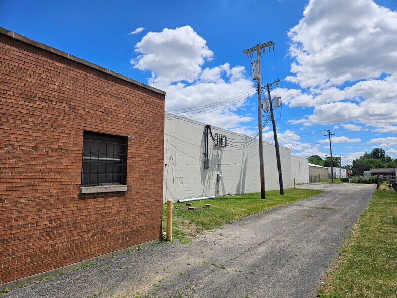 More Photos Of 1230 S Expressway Dr, Toledo Manufacturing For Lease