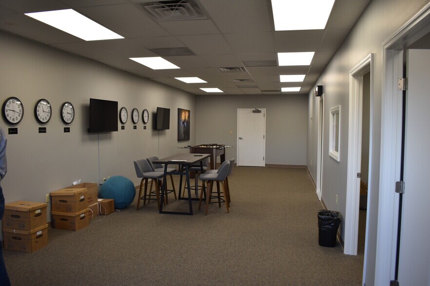 More Photos Of 2000 Glen Echo, Nashville Office For Lease
