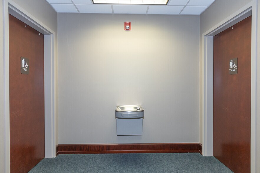 More Photos Of 129 N Main St, Anderson Office For Lease