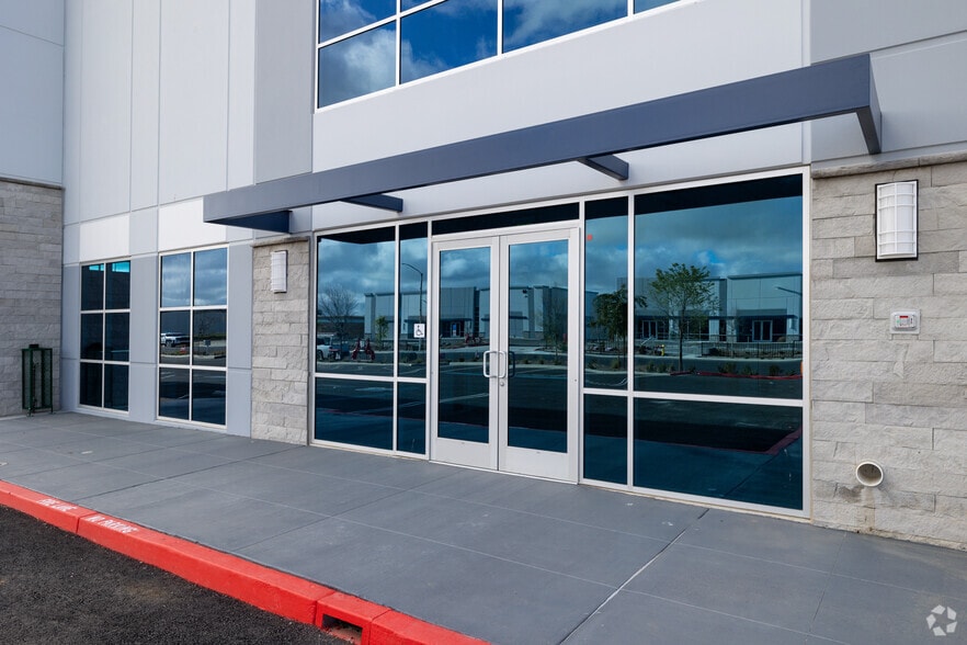 More Photos Of 69 Commerce Dr, Perris Warehouse For Lease