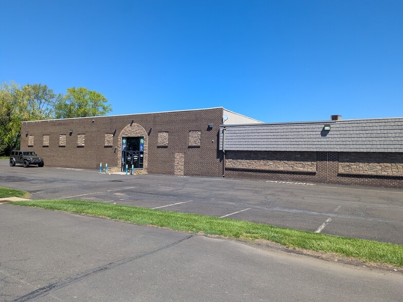 More Photos Of 1065 Industrial Blvd, Southampton Warehouse For Lease