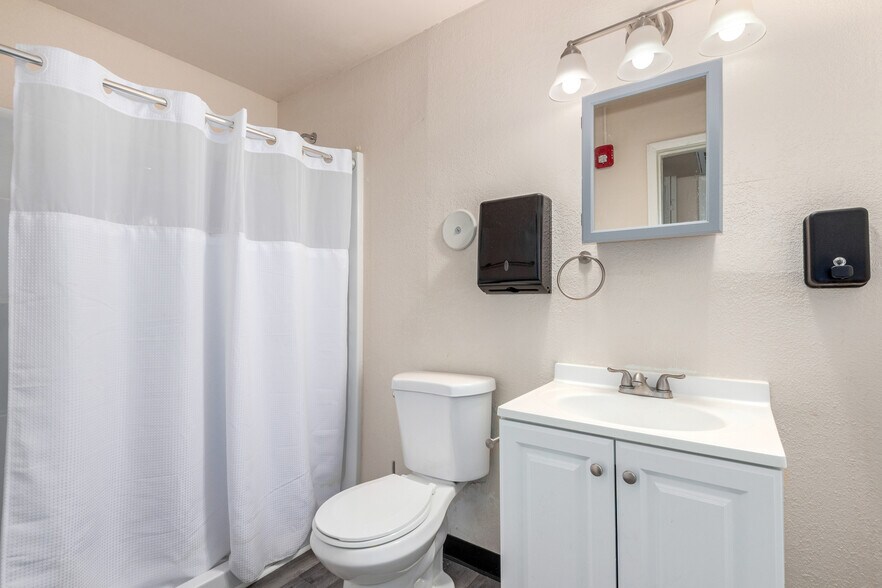 More Photos Of 6632 S 22nd St, Phoenix Assisted Living For Sale