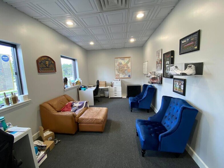 More Photos Of 4621 Center St, Deer Park Office Residential For Lease