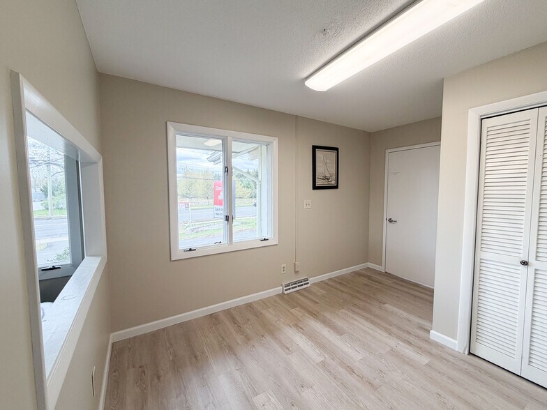 More Photos Of 258 Middle St, Bristol Medical For Sale