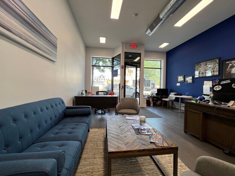 More Photos Of 553 S Spring Rd, Elmhurst Storefront Retail Office For Lease