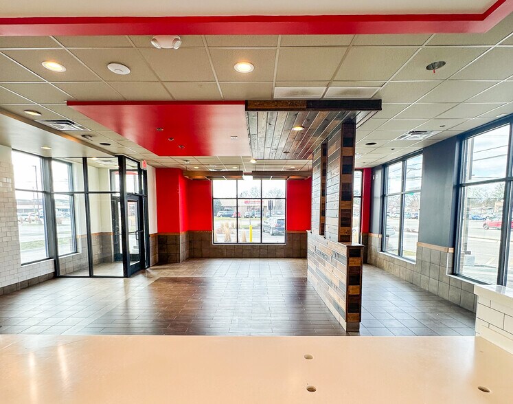 More Photos Of 1401 Lee St, Des Plaines Fast Food For Lease