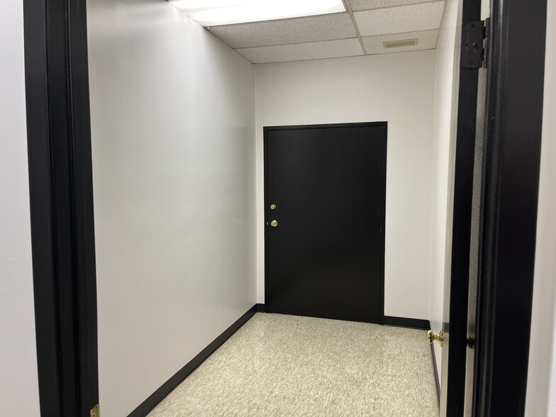 More Photos Of 477 Roland Way, Oakland Warehouse For Lease