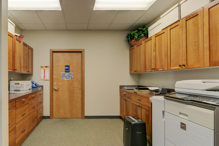 More Photos Of 2102 Carriage St SW, Olympia Office For Lease