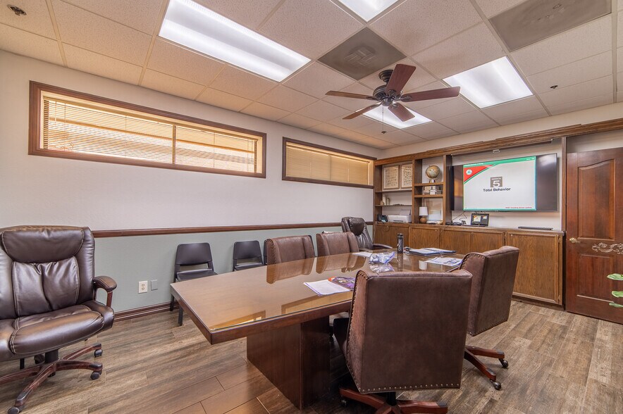 More Photos Of 4625 S Lakeshore Dr, Tempe Office For Lease