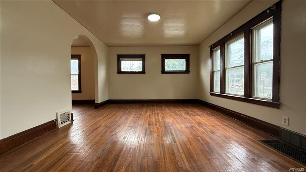 More Photos Of 1890 Linwood Ave, Niagara Falls Apartments For Sale