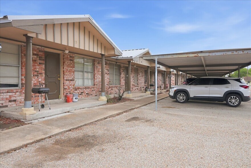 More Photos Of 1400 N Saint Marys St, Beeville Apartments For Sale