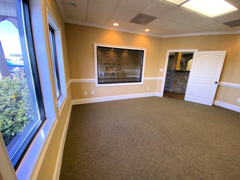 More Photos Of 265 Pitt Rd, Mooresville Warehouse For Sale