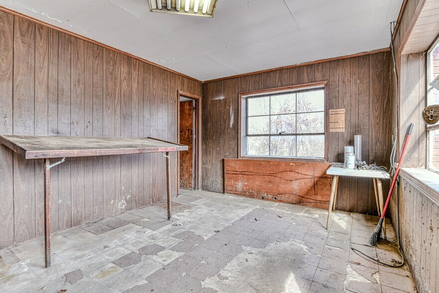 More Photos Of 314 Monmouth Rd, Millstone Township Land For Lease