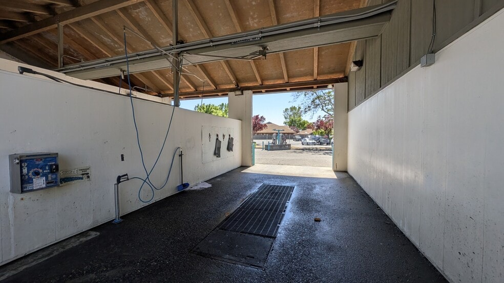 More Photos Of 311 Van Giesen Street, Richland Carwash For Sale