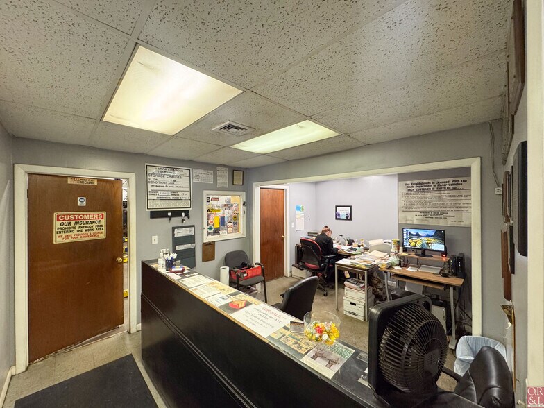 More Photos Of 71 S Turnpike Rd, Wallingford Manufacturing For Lease