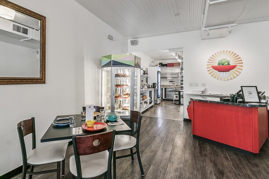 More Photos Of 618 Oak St, Baraboo General Retail For Sale