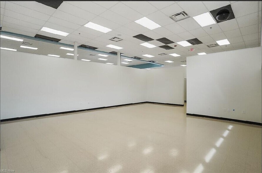 More Photos Of 475 E 185th St, Euclid Drugstore For Sale