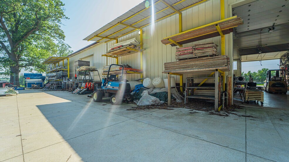 More Photos Of 139 Gatlin Dr, Griffith Industrial For Lease