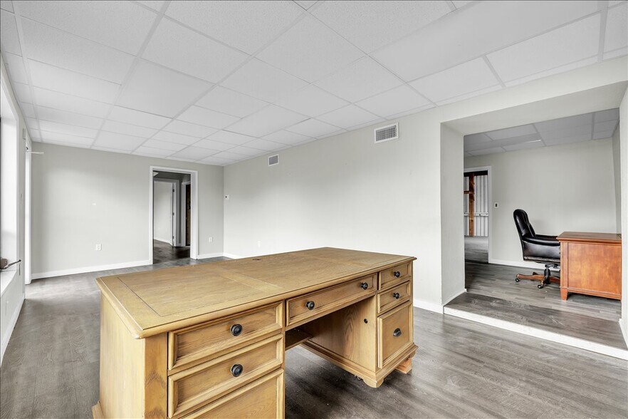 More Photos Of 4195 Electric Way, Port Charlotte Manufacturing For Sale