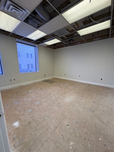 More Photos Of 201 W Market St, Kingsport Office For Lease