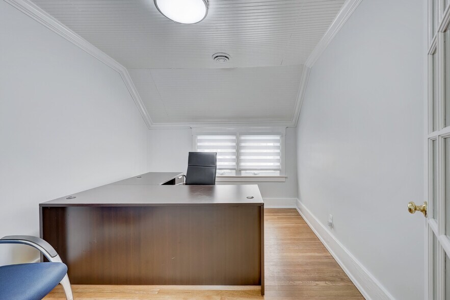 More Photos Of 2520 Rochester Rd, Royal Oak Office For Lease