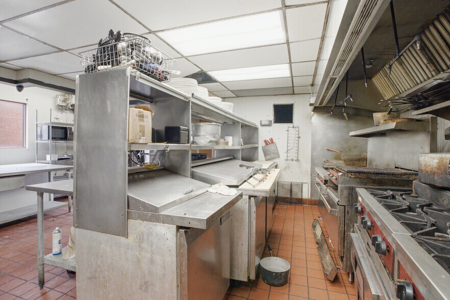 More Photos Of 297 Franklin St, Buffalo Restaurant For Lease