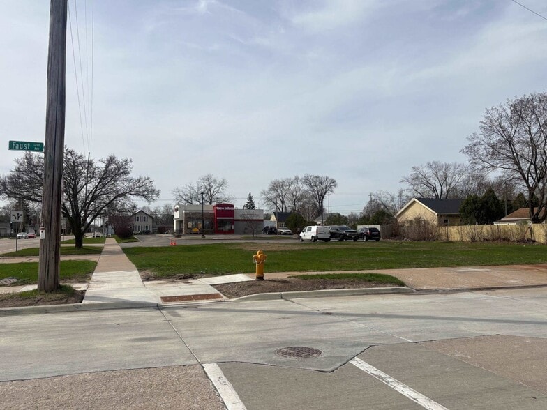 More Photos Of 123 N Sawyer St, Oshkosh Land For Sale
