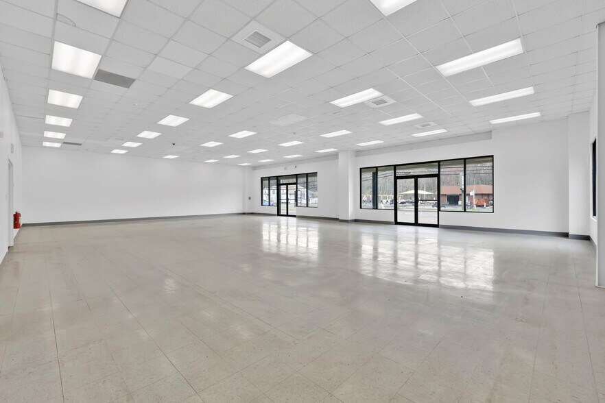 More Photos Of 179 Main St, Monroe Storefront For Lease