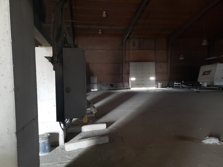 More Photos Of 407 Peck Hill Rd, New Milford Manufacturing For Sale