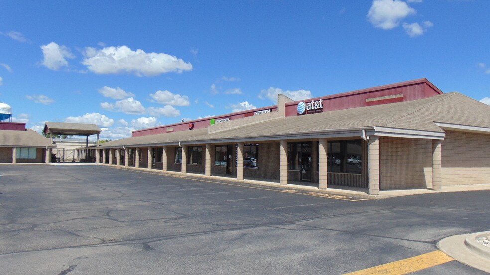 More Photos Of 911 E Pickard St, Mount Pleasant Storefront For Lease